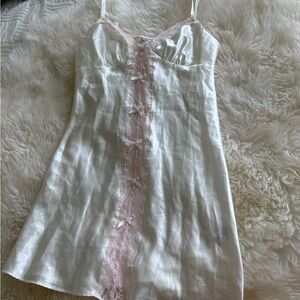 NWOT Morgan Taylor White and Pink Lace Chemise